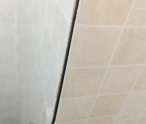 开州瓷砖空鼓维修公司分享阳台瓷砖脱落的修复过程可以分为以下几个步骤