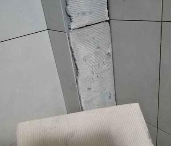 开州瓷砖空鼓维修公司分享下厨房瓷砖脱落的补救措施。